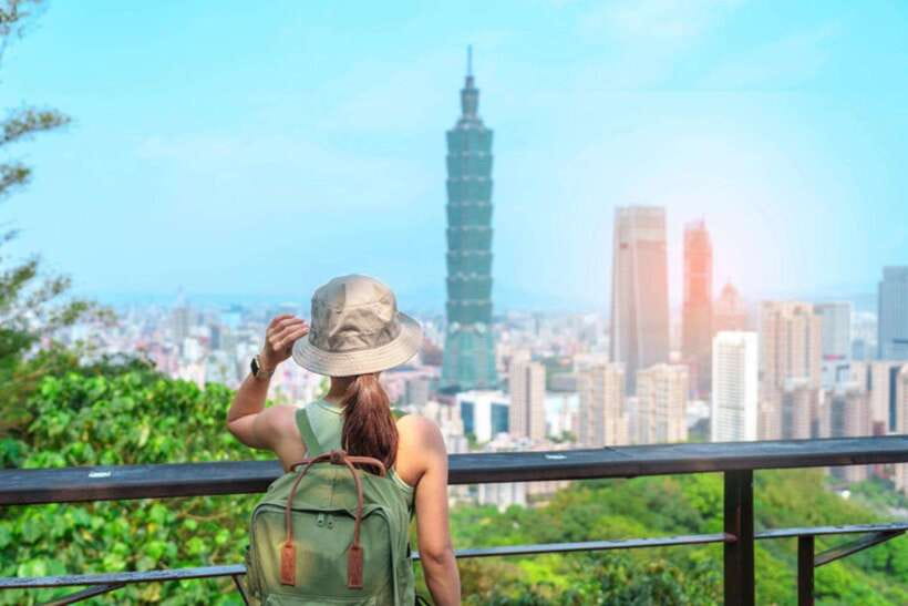 Taipei: Private Day Tour by Car - Longshan Temple and the old city