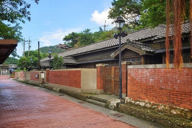 Taipei's Old Gold Rush Town: Jiufen Guided Night Tour - Why Jiufen makes sense after sunset