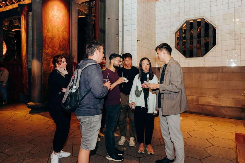 Taipei's Origin & Longshan Temple - Taiwan Cultural Tour - Buddhism, Taoism, and local belief together