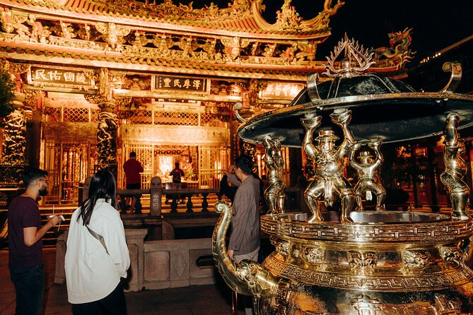 Taipei's Origin & Longshan Temple - Taiwan Cultural Walking Tour - The Guide Makes or Breaks This Small-Price Tour