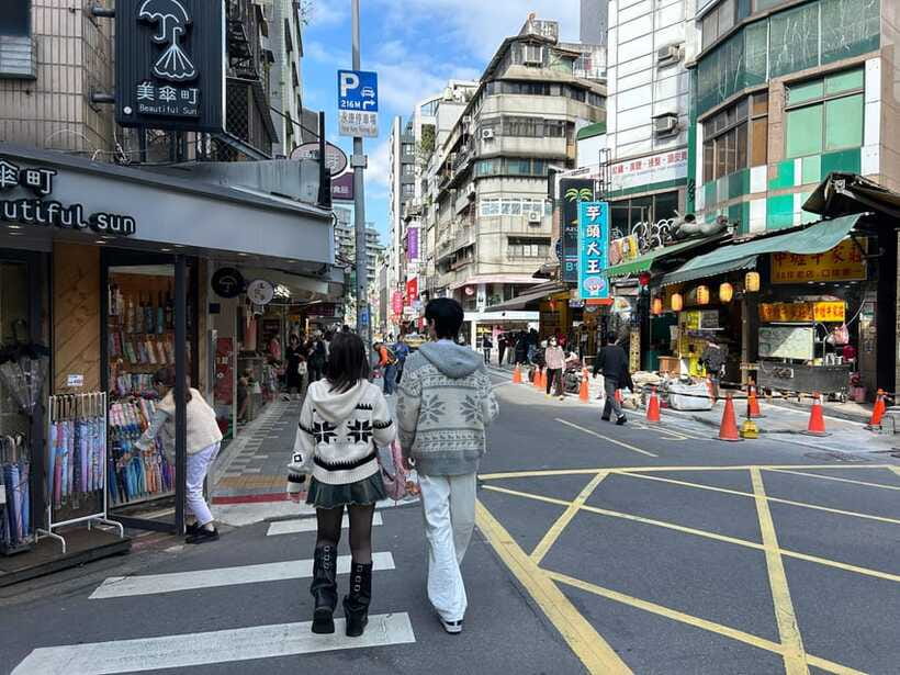 Taipei: Street Food & Hidden Eats Night Market Food Tour - Walking, timing, and practical limits