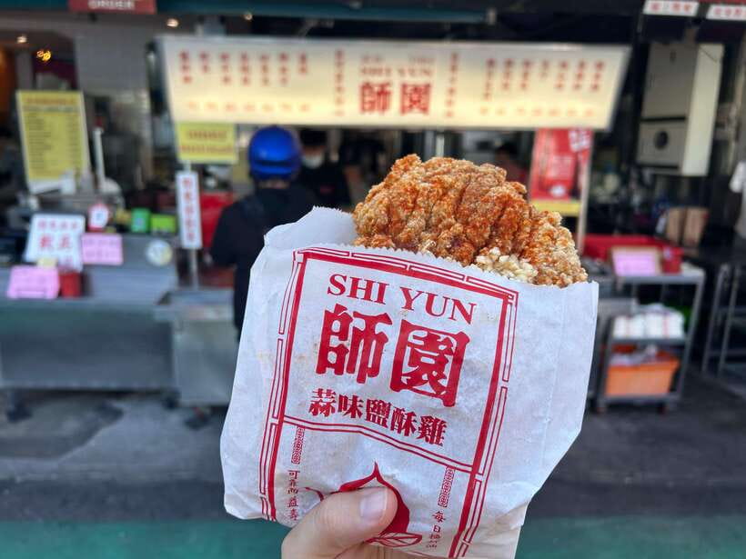 Taipei: Street Food & Hidden Eats Night Market Food Tour - Starting with pork buns and tofu skin at Shida
