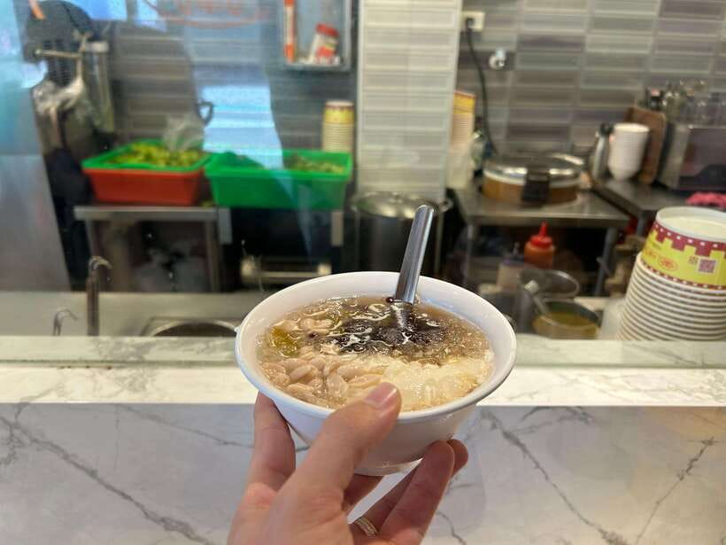 Taipei: Street Food & Hidden Eats Night Market Food Tour - Yongkang Street and Taiwan’s comfort-food classics