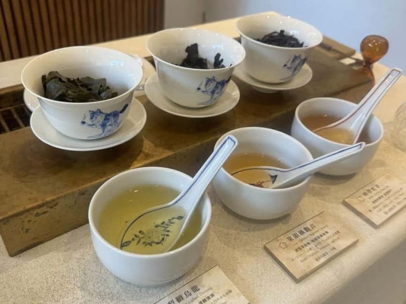 Taipei: Taiwan Traditional Breakfast & Market & Tea Tasting - Taiwanese tea in Dadaocheng