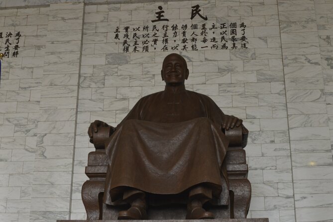 Taipei Taster: Layover Escapes in 4-Hour Private Tour - Meeting your guide at Taoyuan Airport