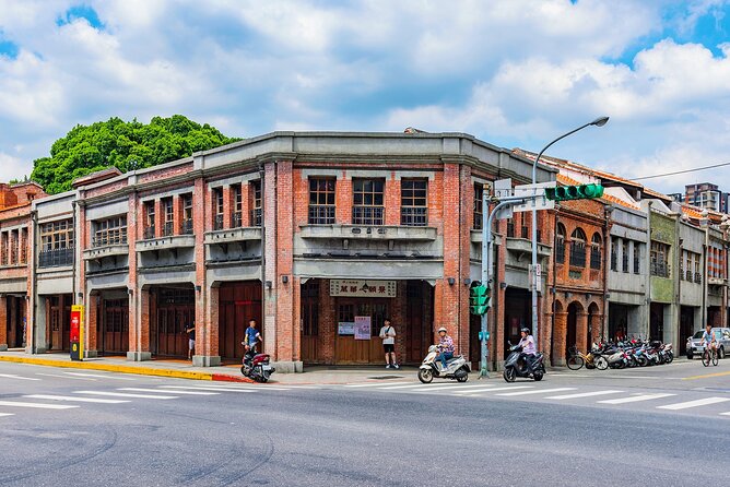 Taipei Timeout: Private 8-Hour Layover Adventures - Longshan Temple, Taipei’s spiritual center