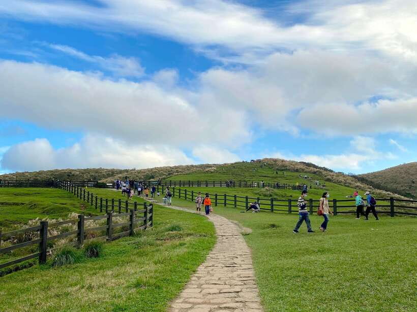 Taipei: Yangmingshan & Beitou Full-Day Tour - Yangmingshan National Park: Taipei’s volcanic backyard