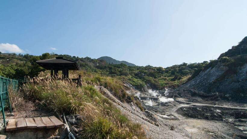 Taipei: Yangmingshan National Park Half-Day Tour - Yangmingshuwu and the story behind the villa