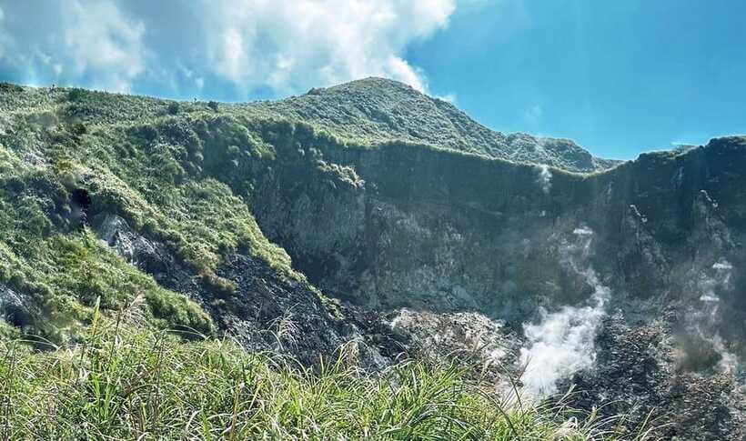 Taipei: Yangmingshan, Yehliu, and Jiufen Shifen Day Tour - Guide quality, transport, and group style