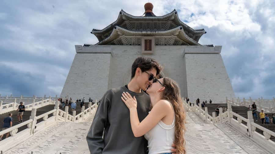 Taiwan Taipei: VIP Photoshoot with Taiwan Photographer - Choosing the modern Taipei route