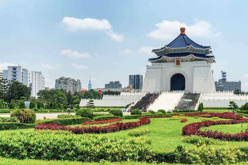 Taoyuan Airport: Layover Taipei City Tour - Meeting your guide at Taoyuan Airport