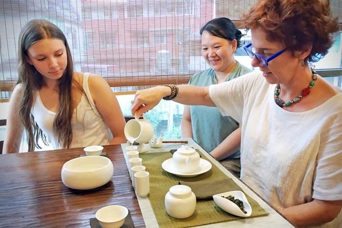 Tea of Taipei: Small-Group Tour with Taipei City Sightseeing - Why the guide makes a difference