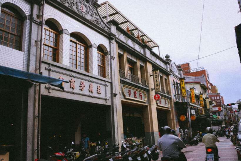 Vintage Taipei - Best of Taiwan and Sunset Walking Tour - Vintage shops that add texture to the route