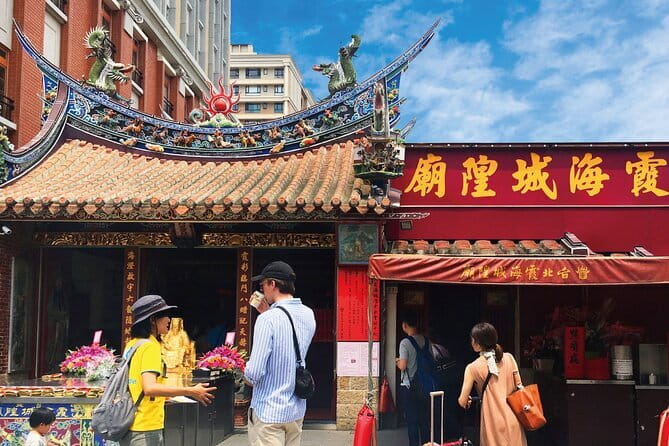 Vintage Taipei - Best of Taiwan & Sunset Walking Tour (Tip-based) - Taipei Xia Hai City God Temple and Chinese Cupid