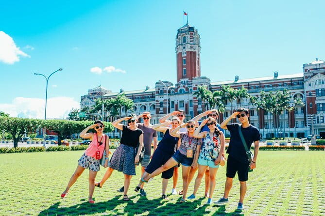 Vintage Taipei - Best of Taiwan & Sunset Walking Tour (Tip-based) - Chinese herbal shops and the dry-goods market