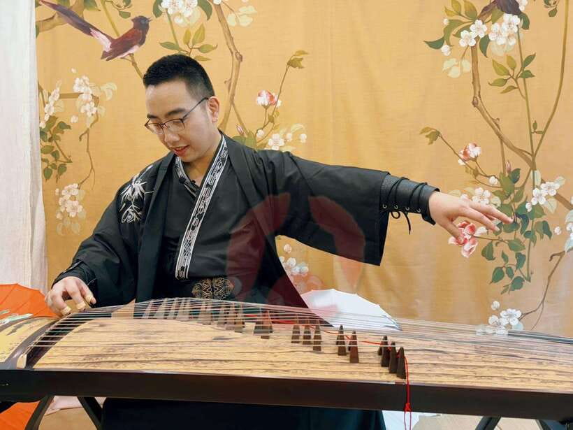 Wear Hanfu and play guzheng - Choosing Hanfu in the first 10 minutes