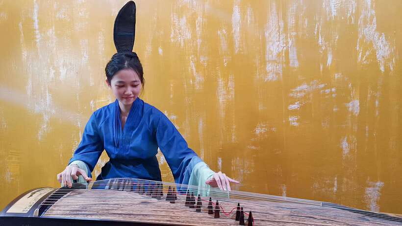 Wear Hanfu and play guzheng - Finding KOTOMUSIC beside Beitou MRT