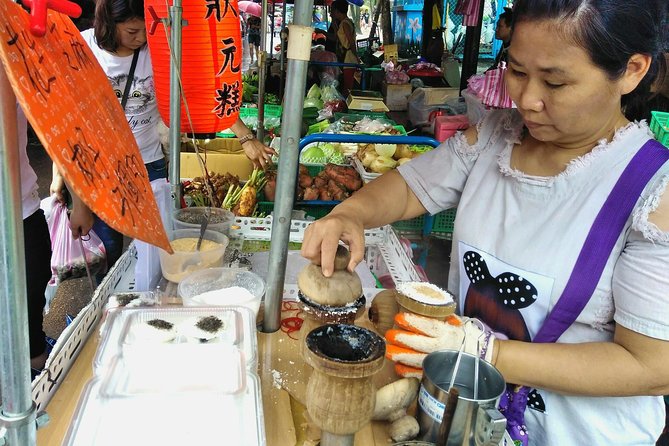 WoknRoll Taipei Walking and Historical Food Tour - Temples add meaning beyond the snacks