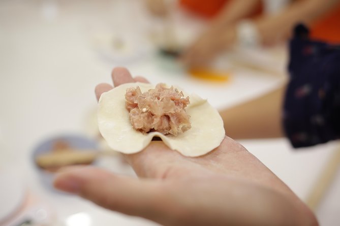 Xiao Long Bao & Boba Tea Cooking Class in Taipei - How much help you can expect from the chef