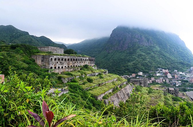 Yehliu, Golden Waterfall, Jiufen, Shifen Day Tour - What the guide adds to the day
