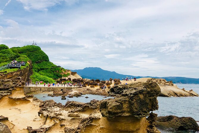 Yehliu & Jiufen & Shifen Day Tour (Departure from Ximending) - Yehliu Geopark and the Queen’s Head