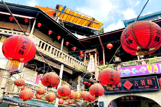 Yehliu & Jiufen & Shifen Day Tour (Departure from Ximending) - The guide can shape the whole day