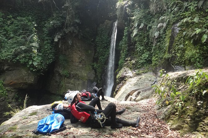 Yi-Hsin creek canyoning in northern Taiwan - Three waterfalls and three major rappels